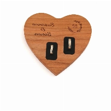 Holz Ringkissen für Hochzeit, personalisiert mit Gravur, Holzherz für Eheringe, außergewöhnliche Ringschatulle für Standesamt oder Kirche